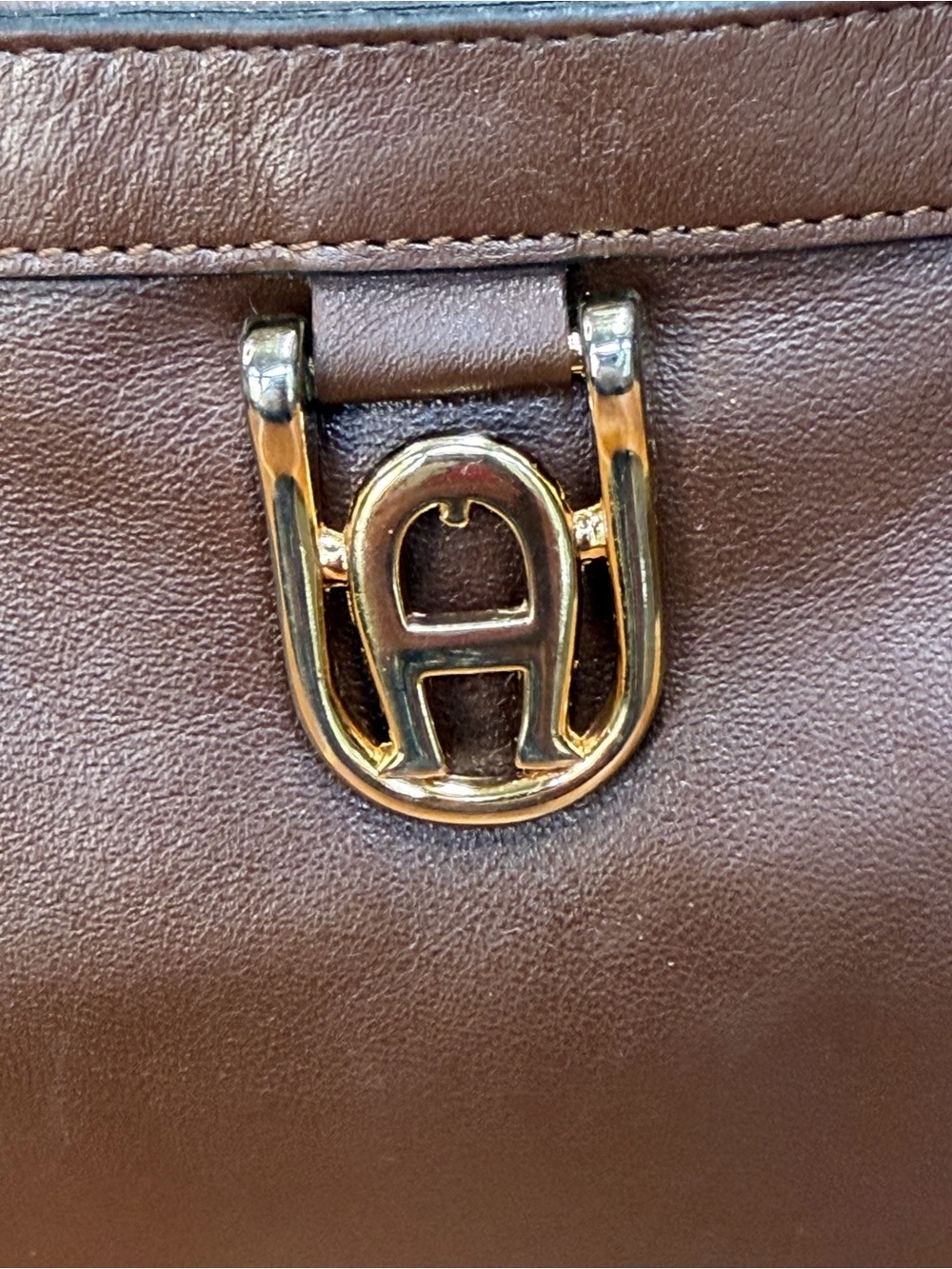 Etienne Aigner Vintage Old Money Brown Leather Shoulder Bag (GVC) - Picture 5 of 14
